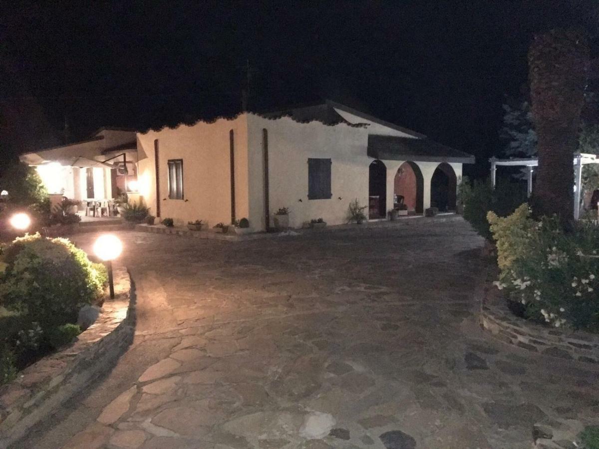 Casa Vacanze La Guzzetta Ranch Villa Canaglia Exterior photo